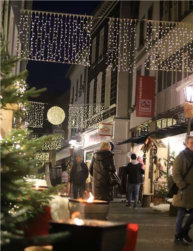 Viele Menschen nutzten den First Friday zu einem Einkauf.