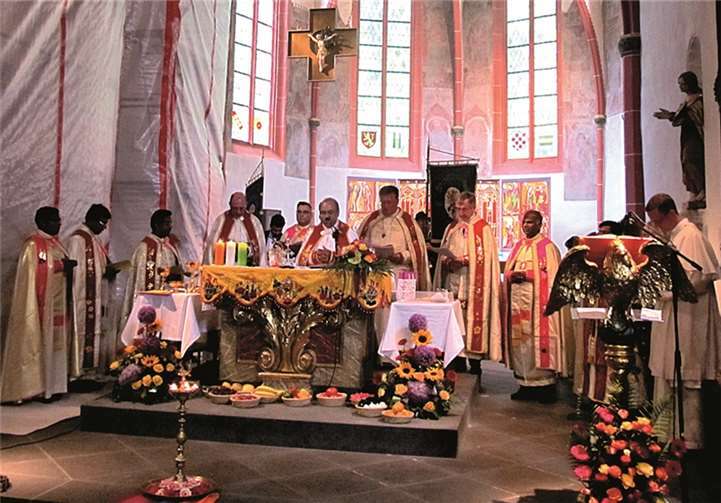 Viele Mitbrüder, vor allem aus Indien, waren beim Festgottesdienst dabei.