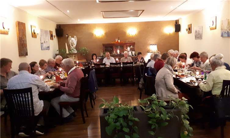 Viele Mitglieder des Vereins Eine-Welt Linz e.V. versammelten sich im Restaurant „Valentino“ zur Wahl eines neuen Vorstandes. privat