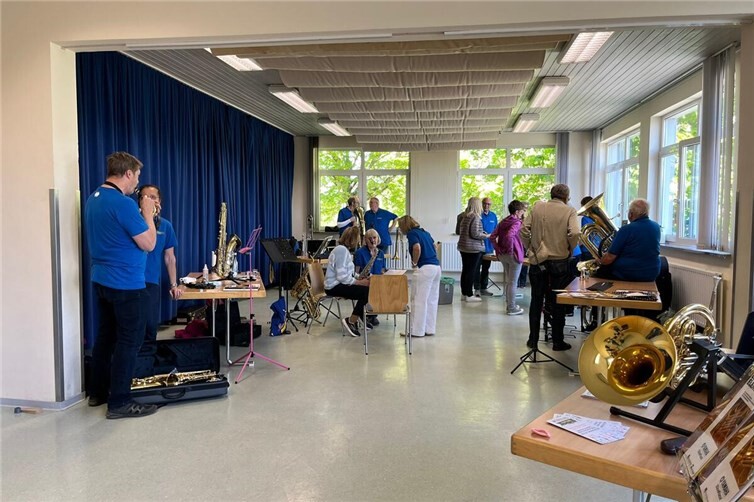 Viele Musikinteressierte beim Schnupperkurs