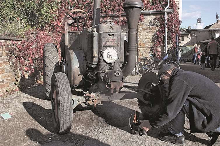 Viele Oldtimer-Traktoren wie dieser Lanz Bulldog können beim cheunenfest auf dem Kahlenbergerhof wieder bewundert werden. privat