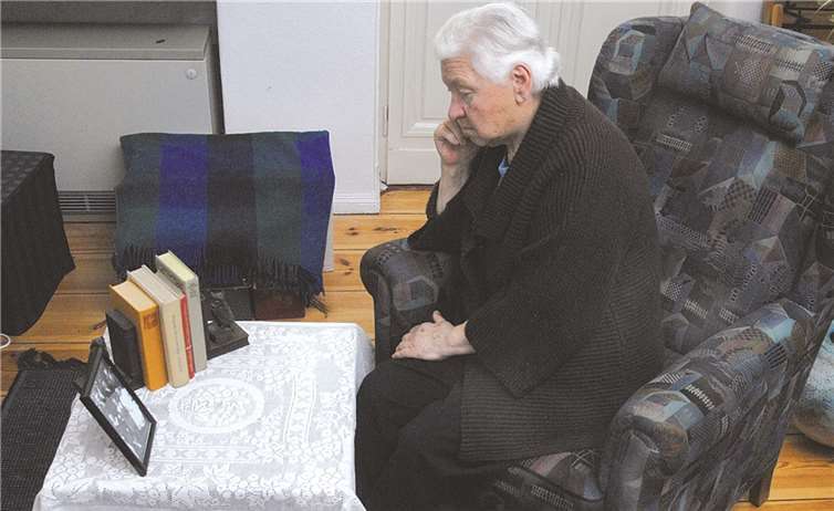 Viele Rentner müssen nur deshalb aus ihrer Wohnung, weil diese nicht altersgerecht ist. Ein schwerer Schritt, der sich oft vermeiden lässt, wenn mehr Wohnungen seniorengerecht saniert werden. Doch die Politik ignoriert dieses Problem.  „Wohnen 65plus“