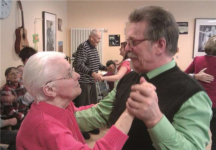 Viele Senioren genossen den Tanznachmittag mit der TGC Redoute im Gülser Laubenhof.