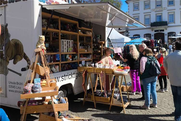 Viele Stände luden zum Verweilen ein.  Foto: SvM