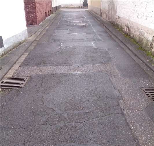 Viele Straßen in St. Sebastian sind, so wie diese Rheingasse, in die Jahre gekommen.Foto: privat