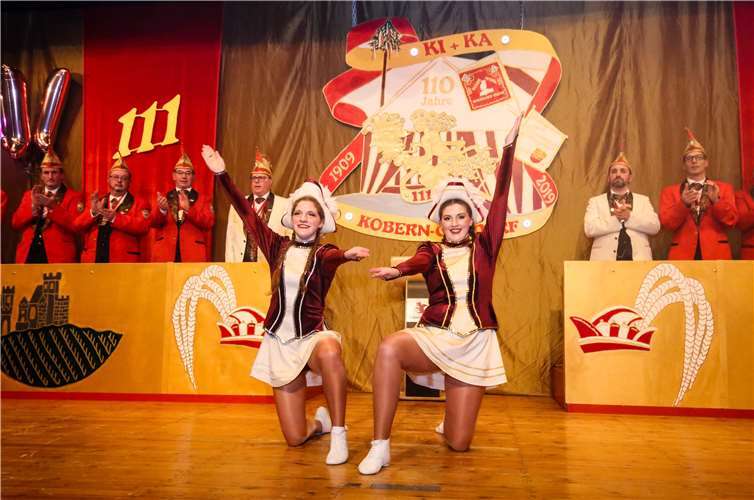 Viele Tanzgruppen aus nah und fern feierten beim Start in die Session mit.