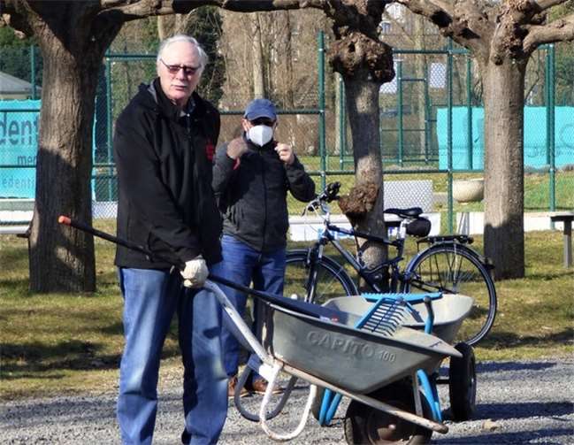 Viele Tennisfreunde sind erschienen. Fotos: privat