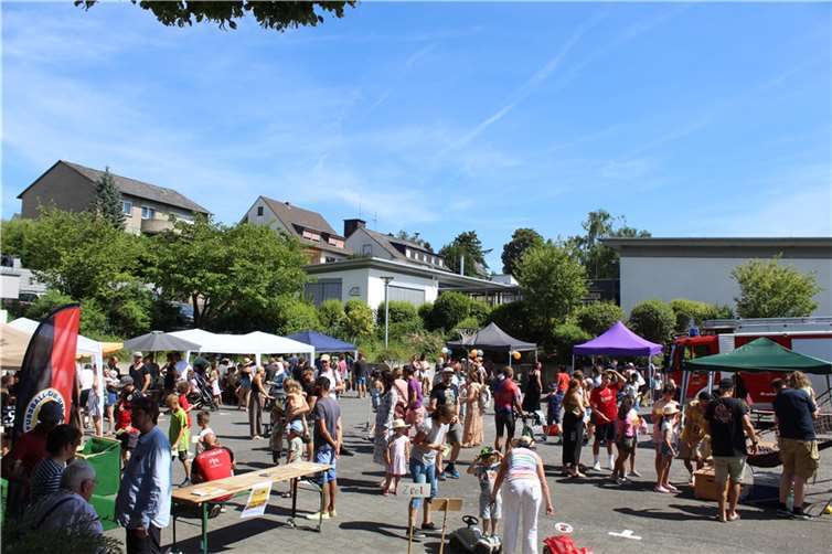 Viele Urbarer Vereine luden an ihren Spielstationen zum Spielen, Toben und Ausprobieren ein.  Fotos: Vereinsring der Urbarer Vereine e.V.