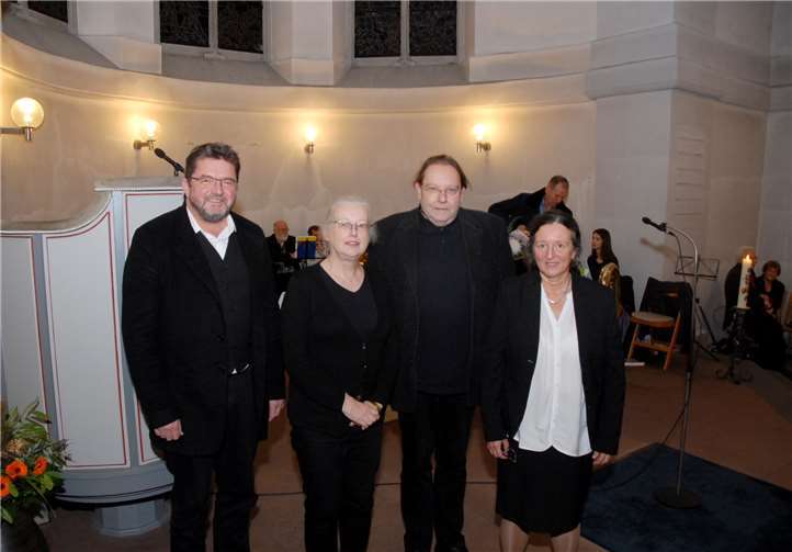 Viele Wegbegleiter von Pfarrer Werner Lindecken waren zur Verabschiedung des Seelsorgers in die evangelische Kirche Niederwambach gekommen.