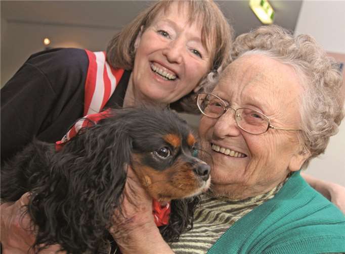 Viele ältere Menschen freuen sich über den Malteser Besuchsdienst. privat