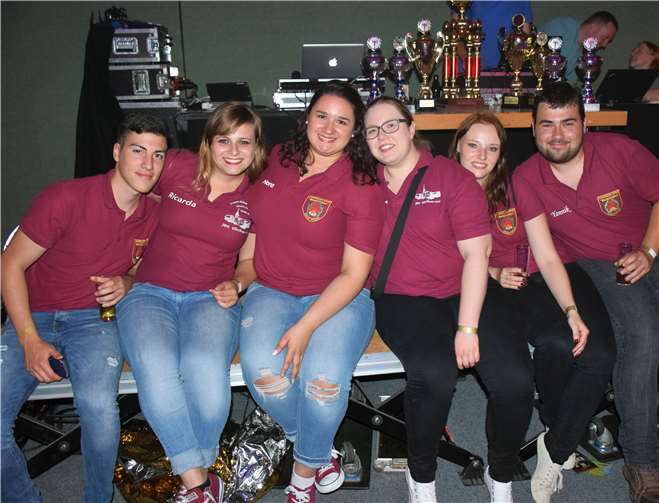 Viele befreundete Vereine feierten kräftig mit, so auch der JGV Oberees.