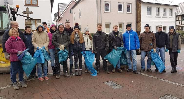 Viele beteiligten sich an der Müllsammelaktion. privat