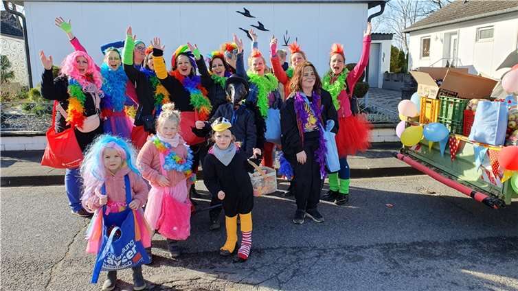 Viele bunt kostümierte Jecken nahmen am Rosenmontagszug in Hilberath teil.  Fotos: privat