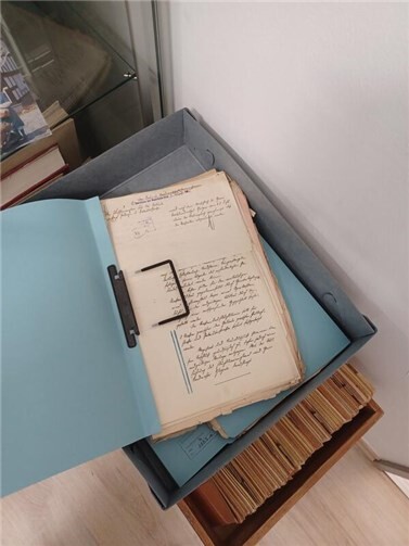 Viele der alten Bauakten wurden noch handschriftlich geführt. Nun werden sie gut geschützt in den neuen Spezialboxen verwahrt.