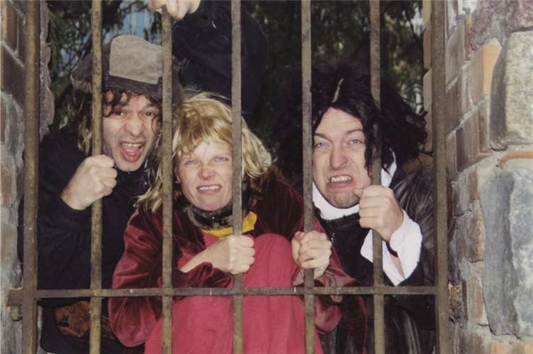 Viele dunkle Gestalten kann man beim Mittelalterspektakel auf der Loreley erleben.