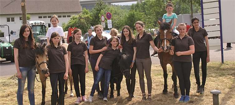 Viele familienfreundliche Attraktion wie das beliebte Ponyreiten wurden geboten. ROB