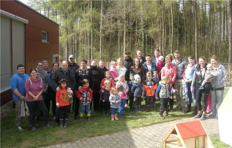 Viele fleißige Helfer brachten das Außengelände der Kita Stromberg auf Vordermann. Foto: Stadt Bendorf am Rhein