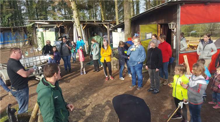 Viele fleißige Helfer haben bei der Müllsammelaktion mit angepackt. Foto: privat