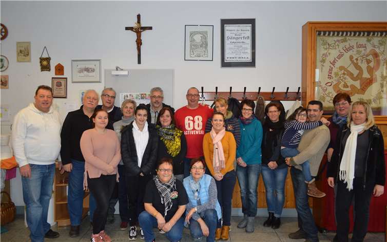 Viele fleißige Helfer sorgten dafür, dass die Arbeit schnell getan war.  Hardy Mies