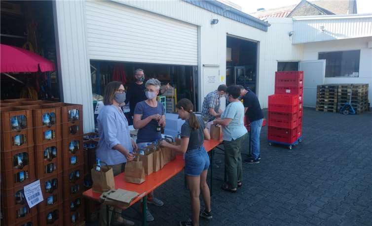 Viele fleißige Helfer sorgten für ein gutes Gelingen der Aktion. Fotos: privat