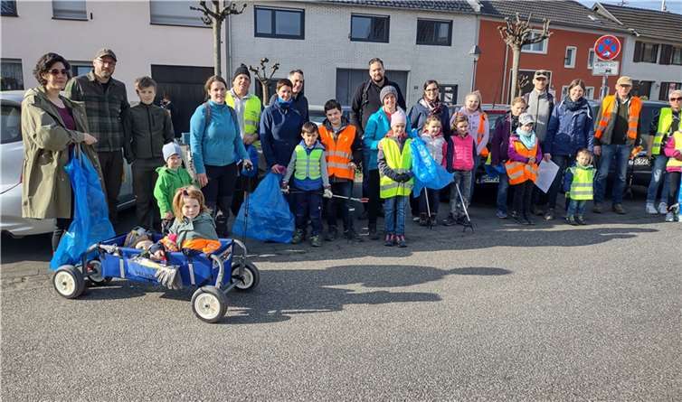 Viele fleißige Helfer sorgten für ein sauberes Fritzdorf.  Foto: privat