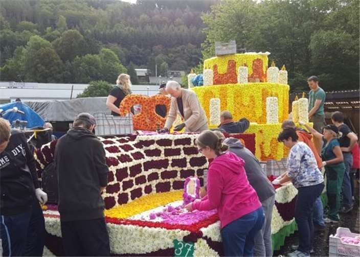 Viele fleißige Helfer waren dabei….