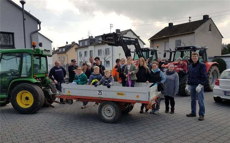 Viele fleißige HelferInnen beteiligten sich an dem Aktionstag. privat