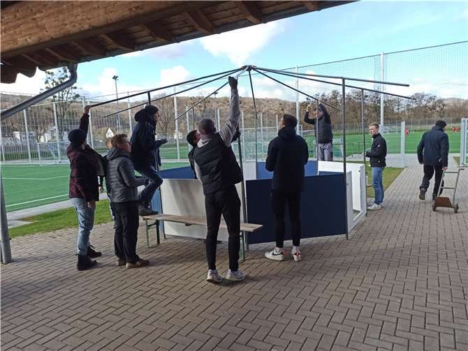 Viele fleißige Jungs kümmerten sich um die Pflege der Anlage.  Foto: privat