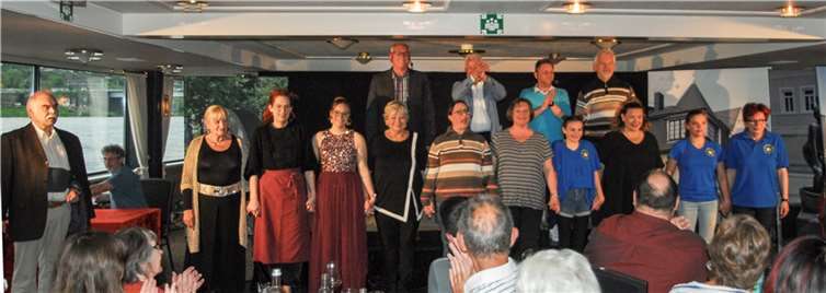Viele freudvoll lachende Gesichter, teilweise donnernder Applaus und abschließend stehende Ovationen belohnten die insgesamt 13 Schauspieler am Ende der Rheinreise.  Fotos: privat