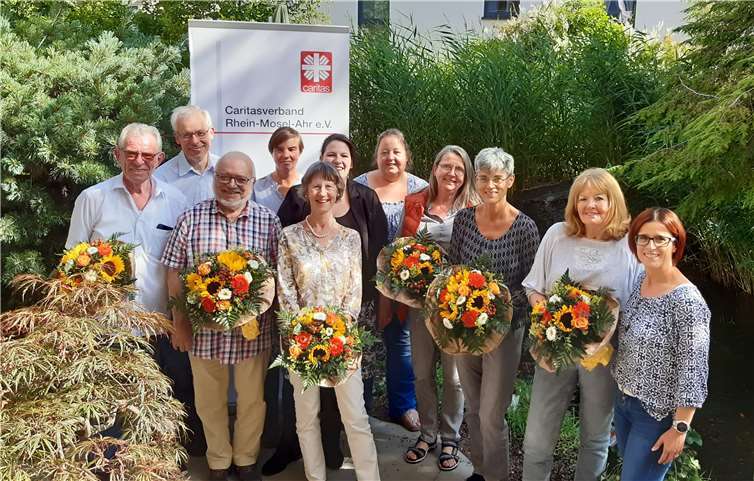 Viele glückliche Gesichter gab es beim munteren Sommerfest in Bad Neuenahr-Ahrweiler. Sechs ehrenamtliche Mitarbeiterinnen und Mitarbeiter wurden an diesem Tag geehrt.Foto: Caritas