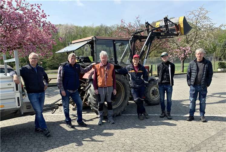 Viele helfende Hände engagierten sich beim Dreck-weg-Tag der Ortsgemeinde Niederdürenbach.  Fotos: privat