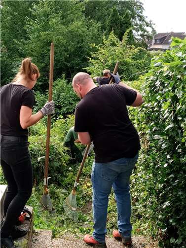 Lebenshilfe-Aktion hilft im Ahrtal Viele helfende Hände waren zur Garten- und Grundstückspflege im Einsatz.