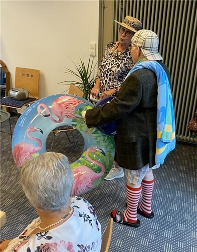 Humorvolle Szenen und herbstliche Gemeinschaft  Viele humorvolle Sketche wurden beim Herbstkaffee der kfd aufgeführt.  Foto: privat