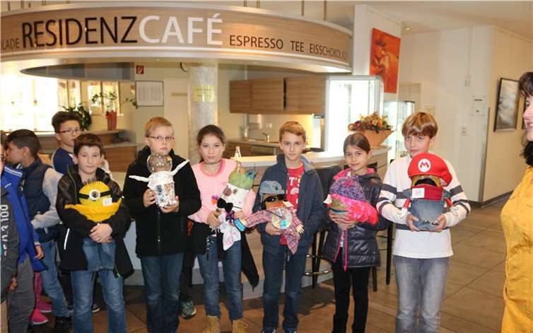 Viele ideenreiche Laternen wurden von den Kindern gebastelt. Matthias Baldauf