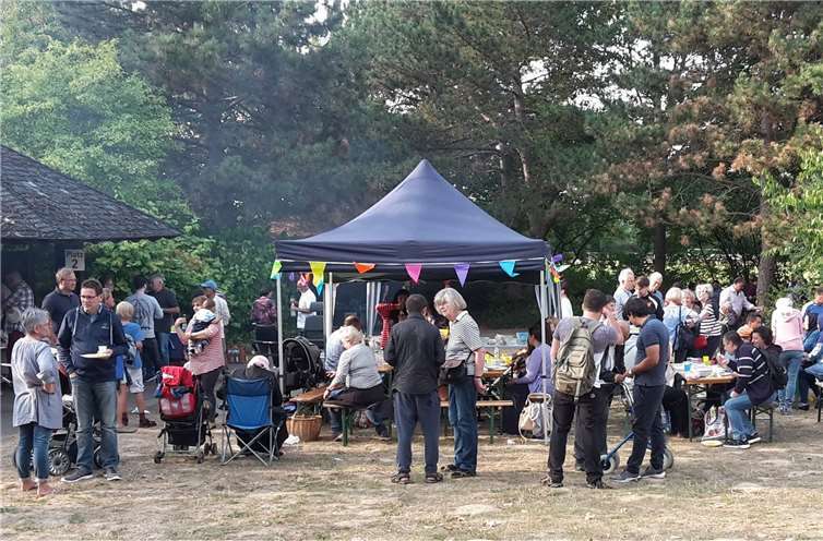 Viele integrative Gespräche wurden während des Festes geführt. Privat