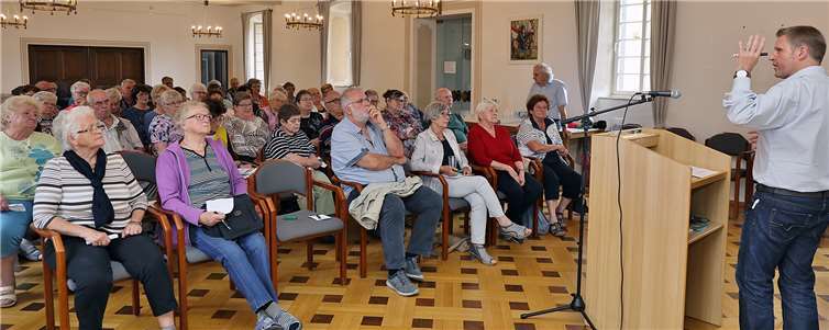 Viele interessierte ZuhörerInnen waren gekommen, um sich über das Thema Diabetes zu informieren. Werner Dreschers