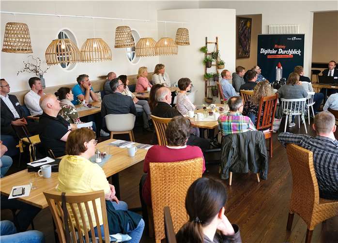 Viele interessierte Zuhörerinnen und Zuhörer waren gekommen. Fotos: KG