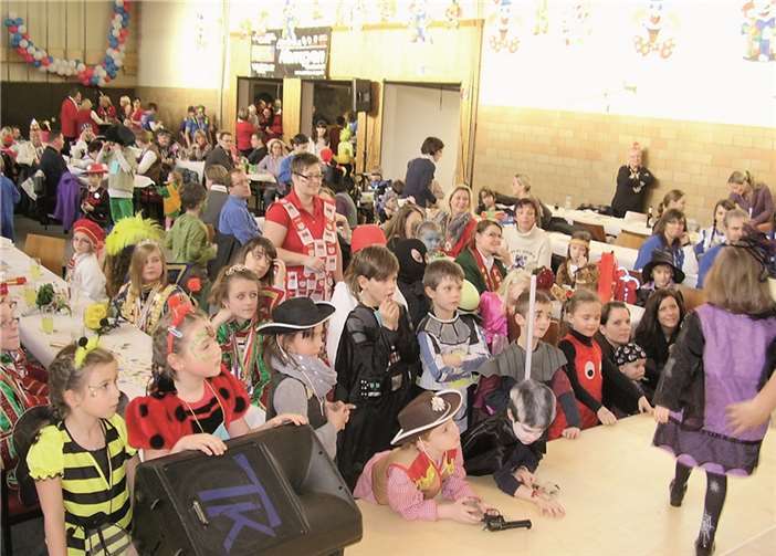 Viele junge Jecken bereuten den Weg zum Kinderkostümball nicht.privat