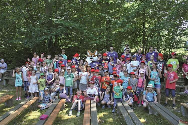 Viele junge Mitglieder des PRIMAX-Clubs waren der Einladung zum Besuch der Vorstellung des Theaterstückes "Ronja Räubertochter" in Schuld gefolgt. privat