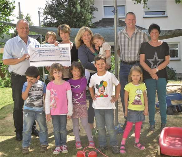 Viele kleine Besucher freuten sich über die Spende der SPD AG Alzheim. privat