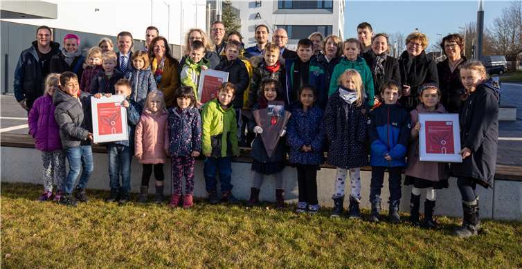 Viele kleine und große Engagierte freuen sich über die Klimaschutzpreise.Fotos: CEW