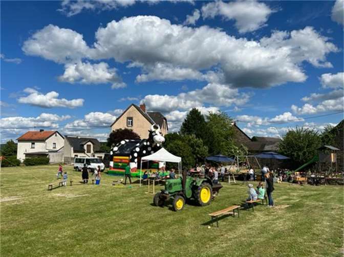 Viele kleine und große Gäste kamen zum Spielen, Basteln und regen Austauschen. Foto: privat