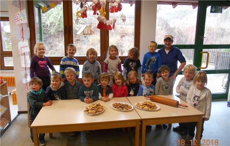Viele leckerer Plätzchen hatten die Kinder mit Cornelia Schlösser gebacken. privat