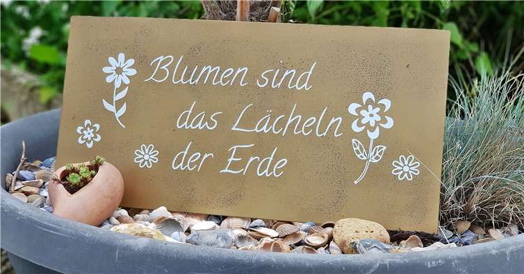 Viele liebevolle Details bereicherten die Blumen- und Pflanzenpracht in den Gärten.