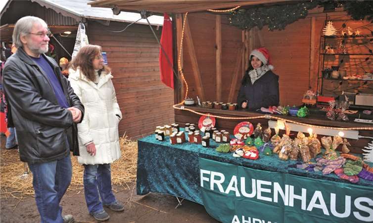 Viele selbst produzierte Produkte wurden in den vielen Buden angeboten.