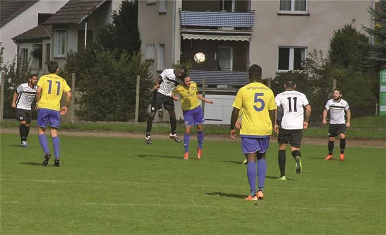 Viele technische Unzulänglichkeiten, Missverständnisse und Fehlpässe auf beiden Seiten ließen keinen Spielfluss aufkommen.RÜ