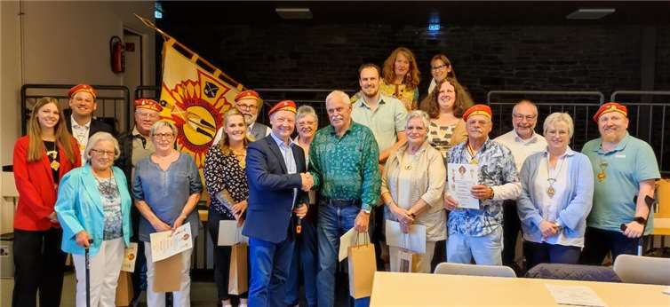 Viele verdiente Mitglieder für langjährige Mitgliedschaft ausgezeichnet. Fotos: privat