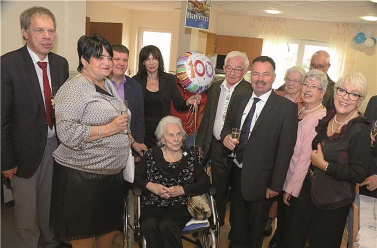 Viele waren gekommen, um der Jubilarin zu gratulieren. SES