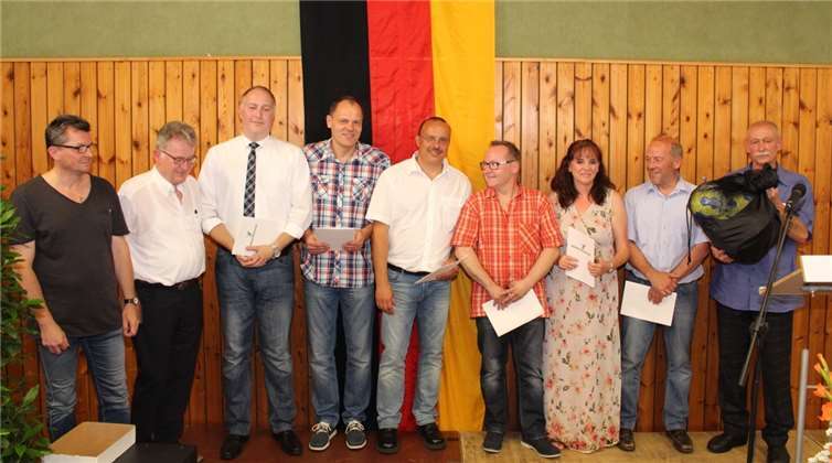 Vielen aktiven und langjährigen Mitgliedern zollte man ebenso Respekt und Dank für die Arbeit. DB