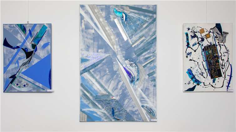 Vielgestaltige Werke erwarten die Ausstellungsbesucher.